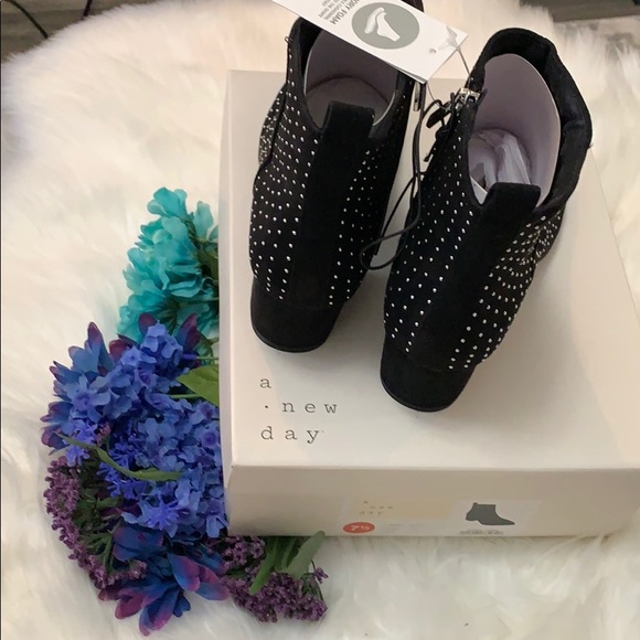 NEW! Studded Valerie Ankle Booties - Picture 5 of 8